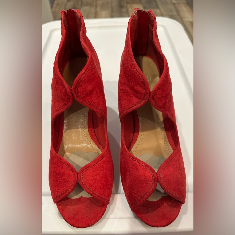 9M Impo Red Suede Heels with Peep-Toe Design